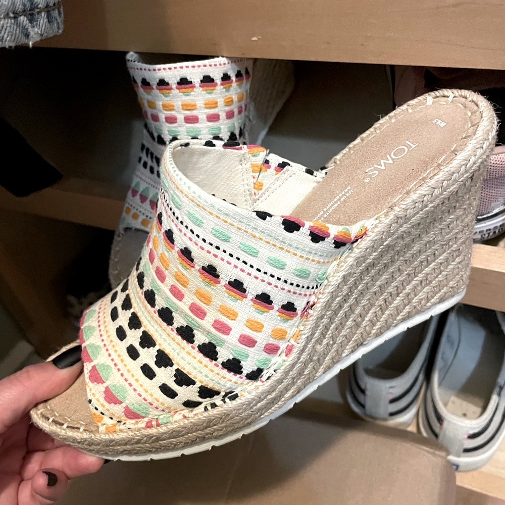 Brand new never worn TOMS wedges!